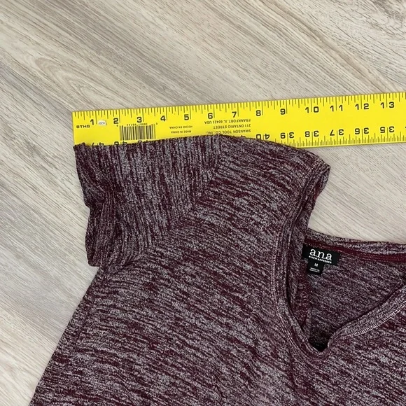a.n.a. Wine Red & Silver Lightweight Knit Short Cuffed Sleeve Scoop Neck Top M - Picture 9 of 11